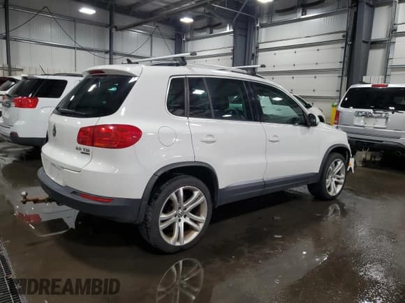 ✅ 2012 Volkswagen Tiguan S • VIN: WVGBV7AX8CW558626 • Lot: 92694135. Wystawiony na Copart z przebiegiem 179 402 mil. Bezpłatny archiwum sprzedaży aukcyjnych z USA i szczegółowy raport historii pojazdu na DreamBid. Zdjęcie 3.