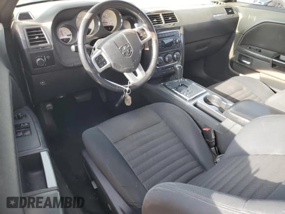 ✅ 2013 Dodge Challenger SXT • VIN: 2C3CDYAG6DH649559 • Lot: 43661595. Wystawiony na Copart z przebiegiem 197 472 mil. Bezpłatny archiwum sprzedaży aukcyjnych z USA i szczegółowy raport historii pojazdu na DreamBid. Zdjęcie 8.