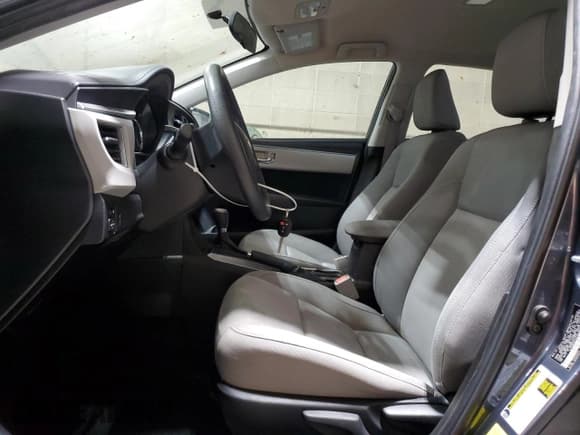 ✅ 2014 Toyota Corolla S Plus • VIN: 5YFBURHE2EP164882 • Лот: 92438375. Опубликован ранее на Copart с пробегом 76 266 миль. Бесплатный доступ к архиву аукционных продаж из США и подробный отчёт об истории автомобиля на DreamBid. Изображение 7.