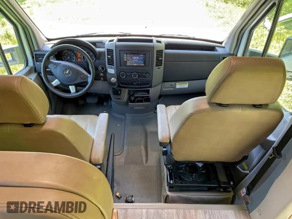 ✅ 2017 Mercedes-Benz Sprinter Chassis • VIN: WDAPF4CC7H9718357 • Lot: 95313885. Wystawiony na Copart z przebiegiem 15 204 mil. Bezpłatny archiwum sprzedaży aukcyjnych z USA i szczegółowy raport historii pojazdu na DreamBid. Zdjęcie 9.