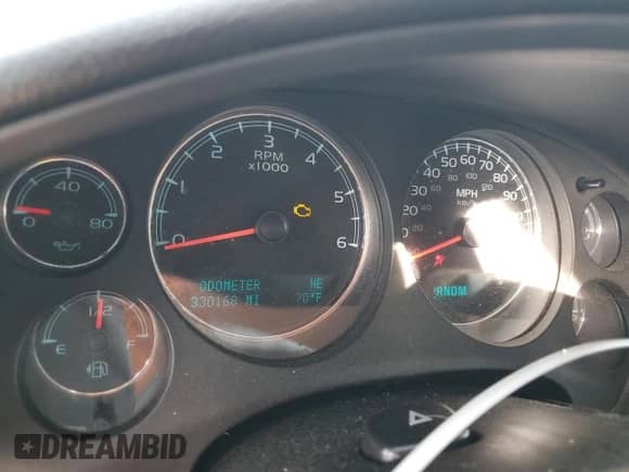 2010 Chevrolet Suburban LT z VIN 1GNUKJE31AR198192, wystawiony jako Copart lot #70546795 z przebiegiem 330 168 mil mil oraz Szkoda całkowita • Salvage title. Historia ofert i sprzedaży dostępna na DreamBid. Obrazek 9.