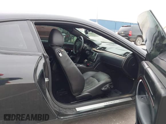 ✅ 2008 Maserati GranTurismo • VIN: ZAMGJ45A280038650 • Lot: 43909986. Wystawiony na IAAI z przebiegiem 85 821 mil. Bezpłatny archiwum sprzedaży aukcyjnych z USA i szczegółowy raport historii pojazdu na DreamBid. Zdjęcie 5.