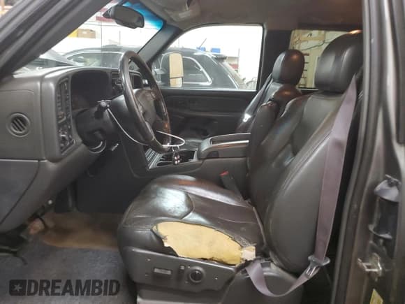 ✅ 2006 Chevrolet Silverado 2500HD Work Truck • VIN: 1GCHK29U66E125918 • Lot: 85034684. Wystawiony na Copart z przebiegiem 236 491 mil. Bezpłatny archiwum sprzedaży aukcyjnych z USA i szczegółowy raport historii pojazdu na DreamBid. Zdjęcie 7.