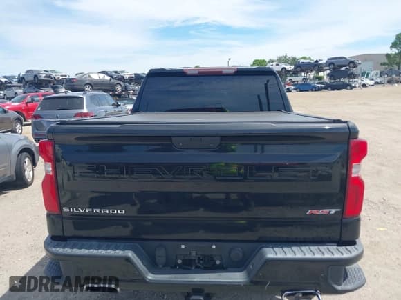 ✅ 2019 Chevrolet Silverado 1500 RST • VIN: 1GCUYEED1KZ113800 • Lot: 43293909. Wystawiony na IAAI z przebiegiem 115 803 mil. Bezpłatny archiwum sprzedaży aukcyjnych z USA i szczegółowy raport historii pojazdu na DreamBid. Zdjęcie 16.