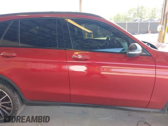 ✅ 2019 Mercedes-Benz GLC 300 • VIN: WDC0G4JB8KF563939 • Lot: 42284360. Listed on IAAI with 114,146 mi. Free auction sales archive from the USA and detailed vehicle history report at DreamBid. Image 13.