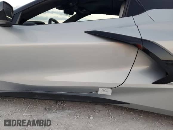 2022 Chevrolet Corvette 2LT с VIN 1G1YB3D42N5114211, выставлен на аукционе Copart как лот 80457174 с пробегом Не указан миль и На запчасти • Non repairable. История ставок и продаж доступна на DreamBid. Изображение 12.