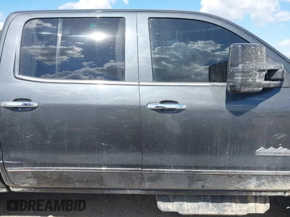 ✅ 2018 Chevrolet Silverado 2500HD High Country • VIN: 1GC1KXEY7JF109379 • Lot: 43361674. Listed on IAAI with 155,011 mi. Free auction sales archive from the USA and detailed vehicle history report at DreamBid. Image 11.