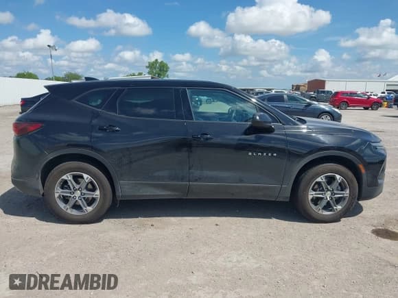 ✅ 2023 Chevrolet Blazer LT • VIN: 3GNKBHR44PS182819 • Lot: 42553957. Listed on IAAI with 48,281 mi. Free auction sales archive from the USA and detailed vehicle history report at DreamBid. Image 13.