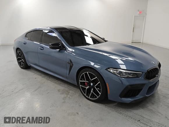 ✅ 2022 BMW M8 Competition • VIN: WBSGV0C09NCH48923 • Lot: 57902905. Wystawiony na Copart z przebiegiem 28 881 mil. Bezpłatny archiwum sprzedaży aukcyjnych z USA i szczegółowy raport historii pojazdu na DreamBid. Zdjęcie 4.