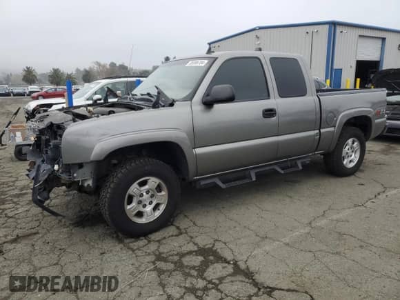 2006 Chevrolet Silverado 1500 LT2 z VIN 1GCEK19T16Z124365, wystawiony jako Copart lot #85999704 z przebiegiem Nie podano mil oraz Szkoda całkowita • Salvage title. Historia ofert i sprzedaży dostępna na DreamBid. Obrazek 1.