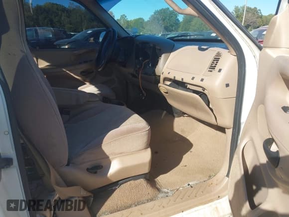 ✅ 1998 Ford F-150 • VIN: 1FTZX1767WNA91721 • Lot: 43457199. Wystawiony na IAAI z przebiegiem 241 416 mil. Bezpłatny archiwum sprzedaży aukcyjnych z USA i szczegółowy raport historii pojazdu na DreamBid. Zdjęcie 5.