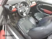 ✅ 2009 MINI Convertible S • VIN: WMWMS33569TG89140 • Lot: 92157175. Wystawiony na Copart z przebiegiem 125 093 mil. Bezpłatny archiwum sprzedaży aukcyjnych z USA i szczegółowy raport historii pojazdu na DreamBid. Zdjęcie 8.