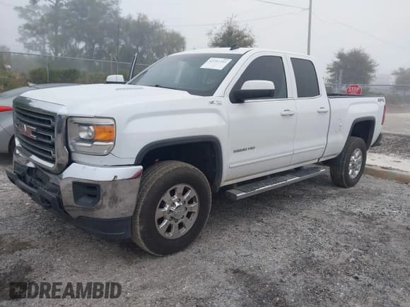 ✅ 2015 GMC Sierra 2500HD SLE • VIN: 1GT22YE87FZ114582 • Лот: 43757293. Опубликован ранее на IAAI с пробегом 342 190 миль. Бесплатный доступ к архиву аукционных продаж из США и подробный отчёт об истории автомобиля на DreamBid. Изображение 2.