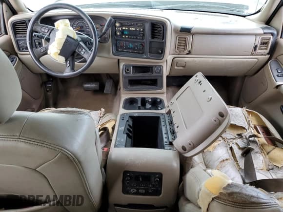 ✅ 2004 Chevrolet Suburban LT • VIN: 3GNEC16T94G149696 • Лот: 48509425. Опубликован ранее на Copart с пробегом 238 666 миль. Бесплатный доступ к архиву аукционных продаж из США и подробный отчёт об истории автомобиля на DreamBid. Изображение 8.