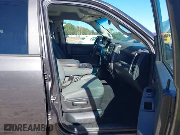 2019 Ram 1500 Tradesman z VIN 1C6RR6FTXKS515121, wystawiony jako IAAI lot #43425831 z przebiegiem 133 890 mil mil oraz . Historia ofert i sprzedaży dostępna na DreamBid. Obrazek 5.