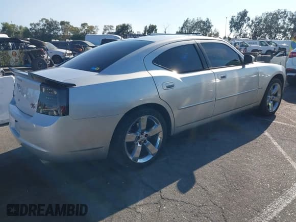 ✅ 2007 Dodge Charger R/T • VIN: 2B3KA53H07H851307 • Лот: 43213716. Опубликован ранее на IAAI с пробегом 181 001 миль. Бесплатный доступ к архиву аукционных продаж из США и подробный отчёт об истории автомобиля на DreamBid. Изображение 4.