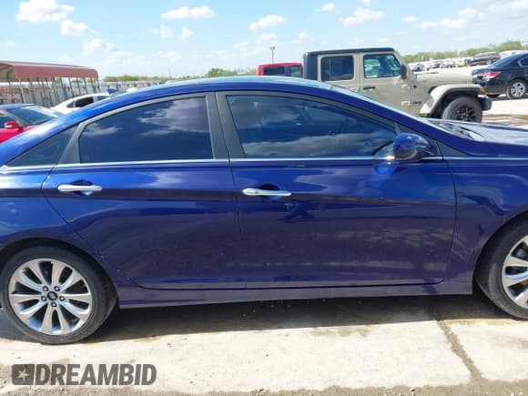 ✅ 2011 Hyundai Sonata Limited • VIN: 5NPEC4AC4BH022179 • Lot: 43304712. Listed on IAAI with 124,189 mi. Free auction sales archive from the USA and detailed vehicle history report at DreamBid. Image 13.