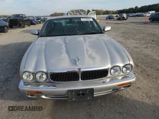 ✅ 2003 Jaguar XJ 8 • VIN: SAJDA14C03LF55577 • Лот: 81296884. Опубликован ранее на Copart с пробегом 99 158 миль. Бесплатный доступ к архиву аукционных продаж из США и подробный отчёт об истории автомобиля на DreamBid. Изображение 5.