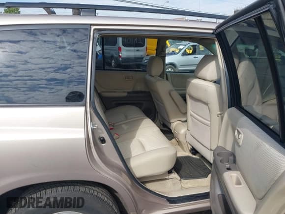✅ 2005 Toyota Highlander • VIN: JTEGD21A350108511 • Lot: 43222529. Wystawiony na IAAI z przebiegiem 58 729 mil. Bezpłatny archiwum sprzedaży aukcyjnych z USA i szczegółowy raport historii pojazdu na DreamBid. Zdjęcie 8.