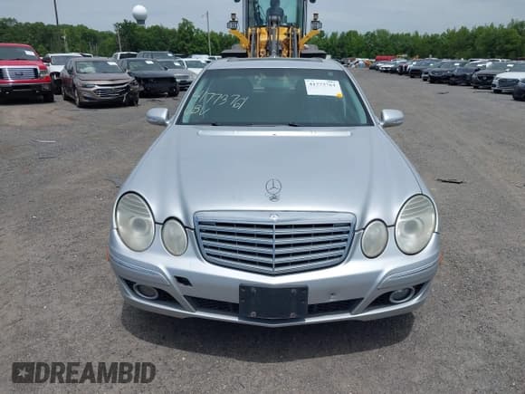 ✅ 2008 Mercedes-Benz E 320 • VIN: WDBUF22X08B324795 • Lot: 41773761. Wystawiony na IAAI z przebiegiem 249 975 mil. Bezpłatny archiwum sprzedaży aukcyjnych z USA i szczegółowy raport historii pojazdu na DreamBid. Zdjęcie 6.
