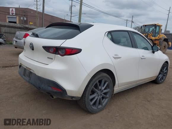 ✅ 2021 Mazda 3 Select • VIN: JM1BPBKL5M1339375 • Lot: 42124690. Listed on IAAI with 43,793 mi. Free auction sales archive from the USA and detailed vehicle history report at DreamBid. Image 4.