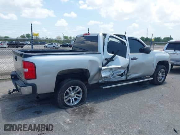 2010 Chevrolet Silverado 1500 LT z VIN 3GCRCSEA9AG128326, wystawiony jako IAAI lot #42541701 z przebiegiem 226 403 mil mil oraz . Historia ofert i sprzedaży dostępna na DreamBid. Obrazek 6.