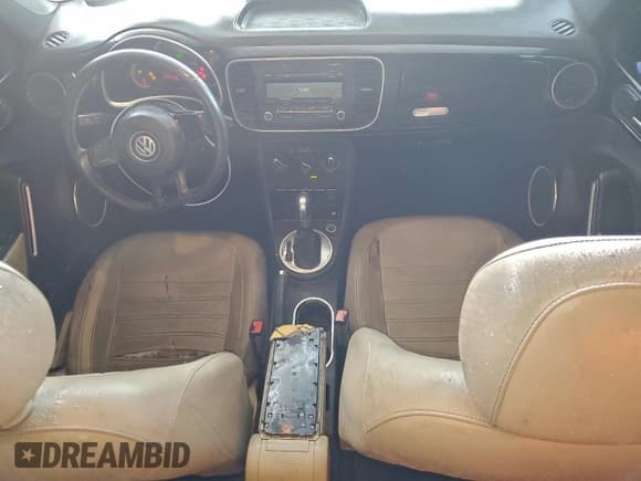 ✅ 2013 Volkswagen Beetle 2.5L • VIN: 3VW5P7AT3DM801458 • Lot: 94381325. Wystawiony na Copart z przebiegiem 99 968 mil. Bezpłatny archiwum sprzedaży aukcyjnych z USA i szczegółowy raport historii pojazdu na DreamBid. Zdjęcie 8.