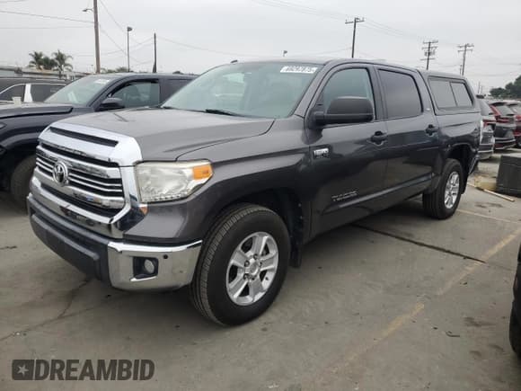 ✅ 2017 Toyota Tundra SR5 • VIN: 5TFEY5F13HX223809 • Лот: 69297875. Опубликован ранее на Copart с пробегом 83 556 миль. Бесплатный доступ к архиву аукционных продаж из США и подробный отчёт об истории автомобиля на DreamBid. Изображение 1.