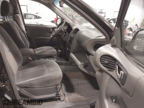 ✅ 2004 Hyundai Santa Fe GLS • VIN: KM8SC73E74U654567 • Lot: 43571152. Listed on IAAI with 167,999 mi. Free auction sales archive from the USA and detailed vehicle history report at DreamBid. Image 5.
