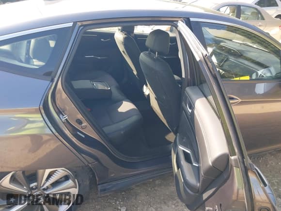 ✅ 2018 Honda Clarity • VIN: JHMZC5F13JC009205 • Lot: 42985550. Wystawiony na IAAI z przebiegiem 82 251 mil. Bezpłatny archiwum sprzedaży aukcyjnych z USA i szczegółowy raport historii pojazdu na DreamBid. Zdjęcie 8.