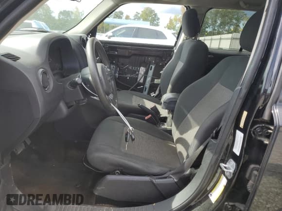 ✅ 2014 Jeep Patriot Sport • VIN: 1C4NJPBB6ED726598 • Lot: 85303645. Listed on Copart with 177,880 mi. Free auction sales archive from the USA and detailed vehicle history report at DreamBid. Image 7.