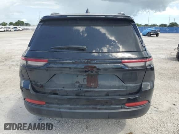 2022 Jeep Grand Cherokee Altitude with VIN 1C4RJGAG9N8572685, listed as a Copart auction lot 84384905 with 35,690 mi miles and Non repairable. Bid and sale history available at DreamBid. Image 6.