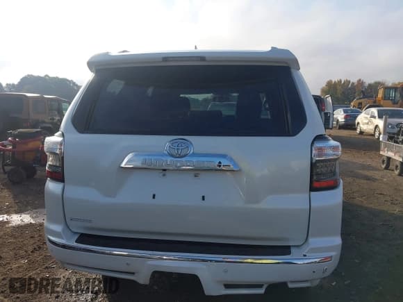 ✅ 2016 Toyota 4Runner Limited • VIN: JTEBU5JR1G5386346 • Lot: 43631956. Listed on IAAI with 116,648 mi. Free auction sales archive from the USA and detailed vehicle history report at DreamBid. Image 17.