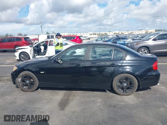 ✅ 2008 BMW 3 Series 328xi • VIN: WBAVC93538K041650 • Lot: 43830257. Listed on IAAI with 142,387 mi. Free auction sales archive from the USA and detailed vehicle history report at DreamBid. Image 15.