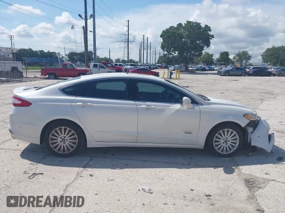 ✅ 2013 Ford Fusion Titanium • VIN: 3FA6P0SU0DR239890 • Lot: 42745530. Wystawiony na IAAI z przebiegiem 129 458 mil. Bezpłatny archiwum sprzedaży aukcyjnych z USA i szczegółowy raport historii pojazdu na DreamBid. Zdjęcie 13.