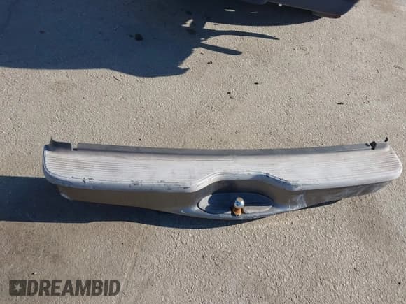 ✅ 2001 Ford Explorer XLT • VIN: 1FMZU63P51UB23659 • Lot: 41829531. Wystawiony na IAAI z przebiegiem 139 138 mil. Bezpłatny archiwum sprzedaży aukcyjnych z USA i szczegółowy raport historii pojazdu na DreamBid. Zdjęcie 12.