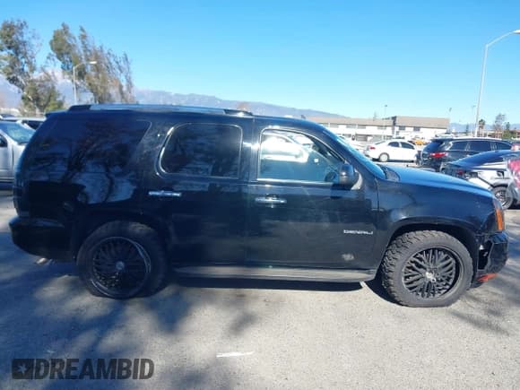 ✅ 2010 GMC Yukon • VIN: 1GKMCAE32AR174221 • Lot: 41279755. Listed on IAAI with 207,755 mi. Free auction sales archive from the USA and detailed vehicle history report at DreamBid. Image 13.