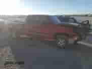 ✅ 2006 Chevrolet Silverado 1500 LS • VIN: 2GCEK19B961274448 • Lot: 77346764. Wystawiony na Copart z przebiegiem 343 618 mil mil. Skorzystaj z bezpłatnego archiwum sprzedaży aukcyjnych z USA i zobacz szczegółowy raport historii pojazdu na DreamBid. Zdjęcie 4.