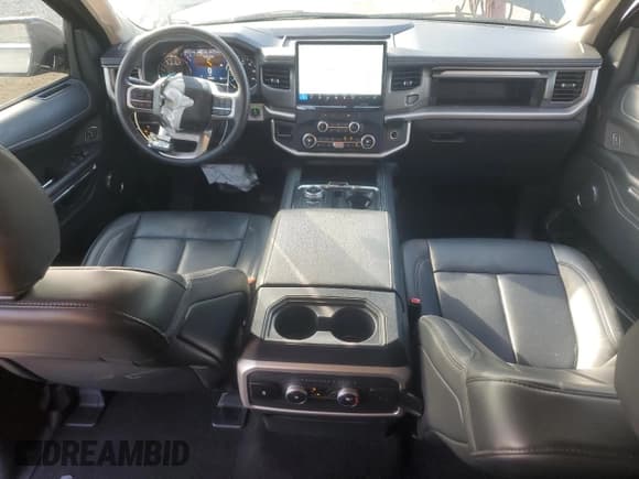 ✅ 2023 Ford Expedition XLT • VIN: 1FMJU1H83PEA59819 • Lot: 63938935. Wystawiony na Copart z przebiegiem 41 495 mil. Bezpłatny archiwum sprzedaży aukcyjnych z USA i szczegółowy raport historii pojazdu na DreamBid. Zdjęcie 8.