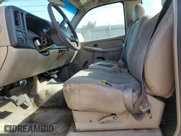 ✅ 2001 Chevrolet Silverado 1500 • VIN: 1GCEC14W51Z175830 • Лот: 80335264. Опубликован ранее на Copart с пробегом 204 449 миль. Бесплатный доступ к архиву аукционных продаж из США и подробный отчёт об истории автомобиля на DreamBid. Изображение 7.