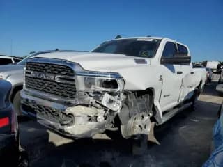 ✅ 2022 Ram 2500 Big Horn • VIN: 3C6UR5DL2NG379795 • Lot: 92353925. Wystawiony na Copart z przebiegiem 48 197 mil. Bezpłatny archiwum sprzedaży aukcyjnych z USA i szczegółowy raport historii pojazdu na DreamBid. Zdjęcie 1.