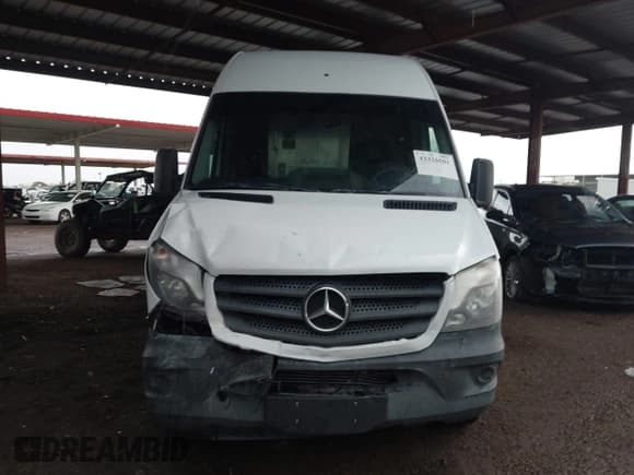 ✅ 2015 Mercedes-Benz Sprinter Cargo EXT • VIN: WD3PE8DBXFP136415 • Lot: 43326501. Wystawiony na IAAI z przebiegiem 245 622 mil. Bezpłatny archiwum sprzedaży aukcyjnych z USA i szczegółowy raport historii pojazdu na DreamBid. Zdjęcie 6.