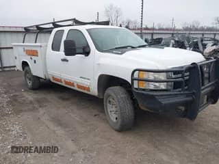 2011 Chevrolet Silverado 2500HD LT z VIN 1GC2KXCG7BZ370008, wystawiony jako IAAI lot #41236319 z przebiegiem 299 790 mil mil oraz . Historia ofert i sprzedaży dostępna na DreamBid. Obrazek 1.