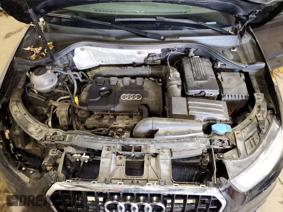 ✅ 2015 Audi Q3 Premium Plus • VIN: WA1EFCFS4FR012178 • Lot: 92886265. Wystawiony na Copart z przebiegiem 134 305 mil. Bezpłatny archiwum sprzedaży aukcyjnych z USA i szczegółowy raport historii pojazdu na DreamBid. Zdjęcie 11.