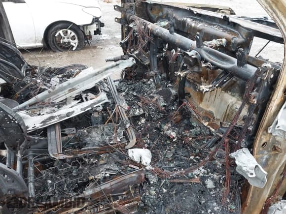 ✅ 2021 GMC Sierra 1500 Denali • VIN: 3GTU9FEL2MG399623 • Лот: 43087778. Опубликован ранее на IAAI с пробегом Не указан. Бесплатный доступ к архиву аукционных продаж из США и подробный отчёт об истории автомобиля на DreamBid. Изображение 5.