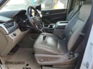 ✅ 2020 Chevrolet Suburban LT • VIN: 1GNSCHKC8LR101428 • Lot: 76412264. Wystawiony na Copart z przebiegiem 74 433 mil. Bezpłatny archiwum sprzedaży aukcyjnych z USA i szczegółowy raport historii pojazdu na DreamBid. Zdjęcie 7.