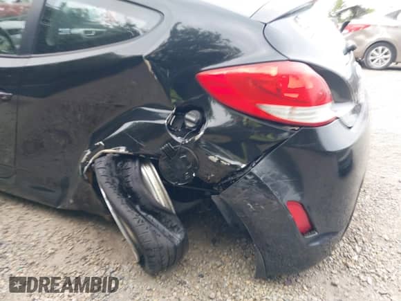 2012 Hyundai Veloster w/Red Int с VIN KMHTC6AD8CU072100, выставлен на аукционе IAAI как лот 43427707 с пробегом 178 258 миль миль и . История ставок и продаж доступна на DreamBid. Изображение 6.