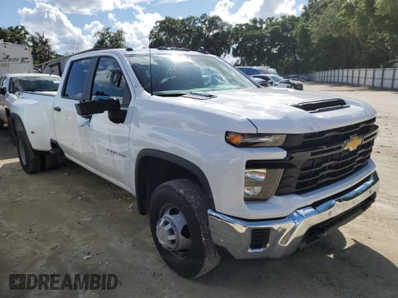 ✅ 2025 Chevrolet Silverado 3500 • VIN: 1GC4KSEY1SF102199 • Lot: 56653425. Listed on Copart with 25,649 mi. Free auction sales archive from the USA and detailed vehicle history report at DreamBid. Image 4.