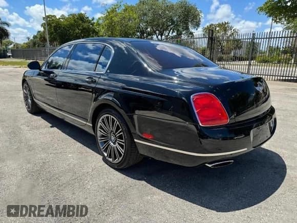 ✅ 2013 Bentley Flying Spur • VIN: SCBBP9ZA8DC078165 • Lot: 71322884. Listed on Copart with 34,679 mi. Free auction sales archive from the USA and detailed vehicle history report at DreamBid. Image 2.