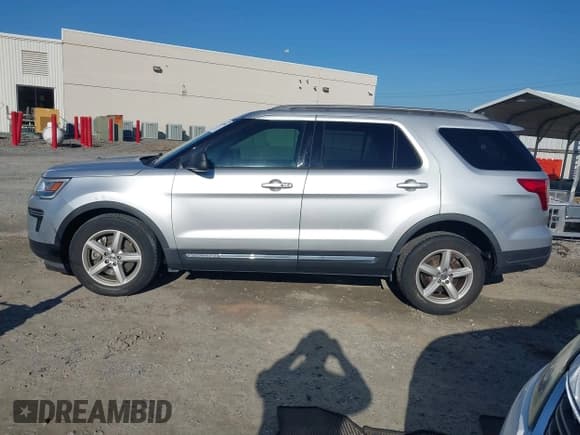 ✅ 2018 Ford Explorer XLT • VIN: 1FM5K7D86JGA95905 • Lot: 41661996. Wystawiony na IAAI z przebiegiem 83 443 mil. Bezpłatny archiwum sprzedaży aukcyjnych z USA i szczegółowy raport historii pojazdu na DreamBid. Zdjęcie 13.